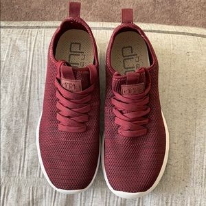 Athletic sneakers size 7